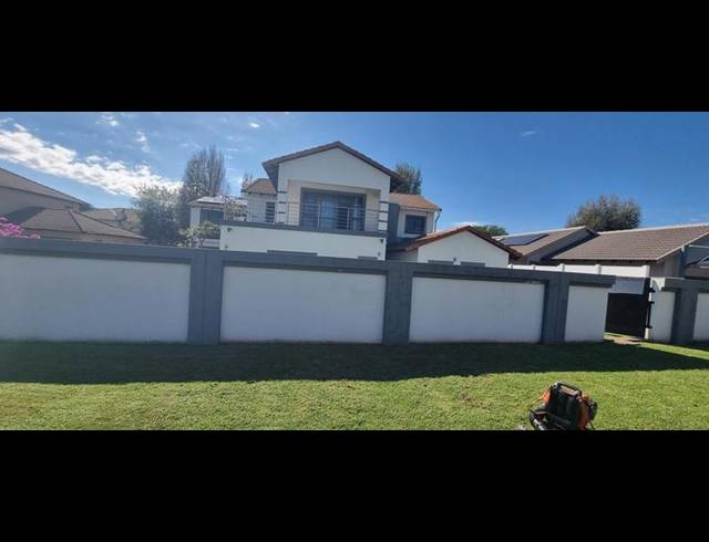 6 BEDROOM HOUSE FOR SALE IN HEUWELSIG ESTATE